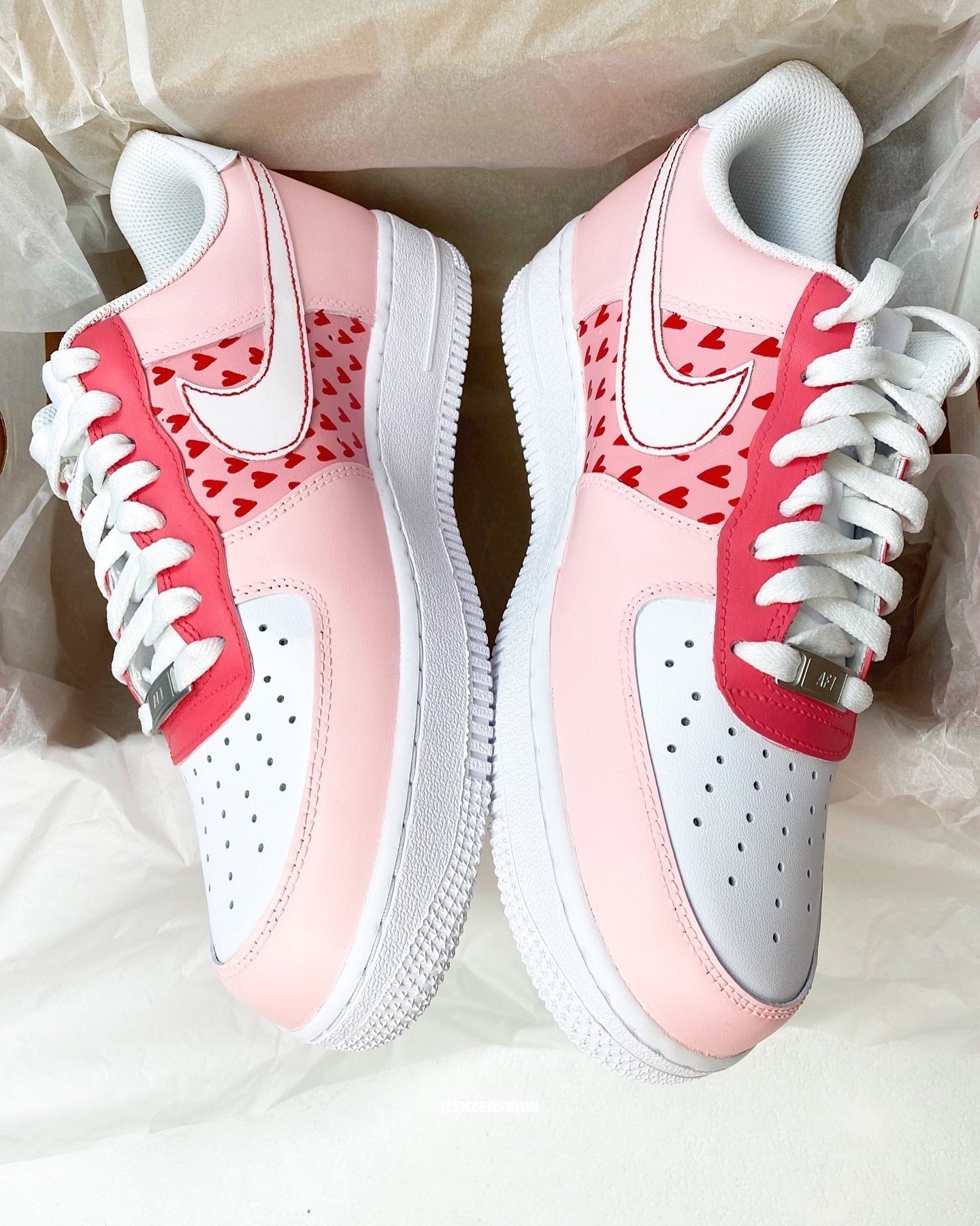 Nike air force 1 cheap pink heart