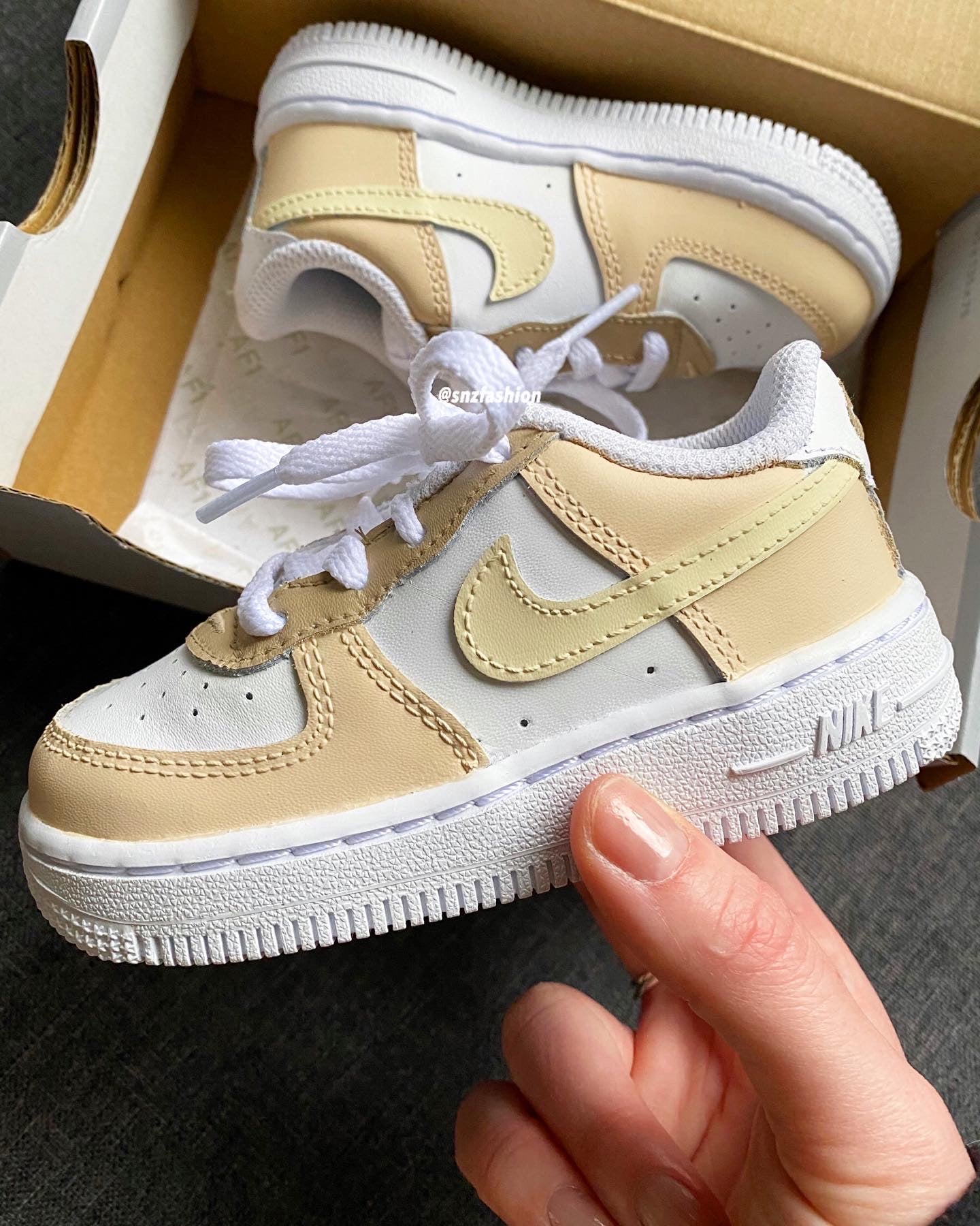 BEIGE BABY KIDS NIKE AIR FORCE 1 SNZ FASHION