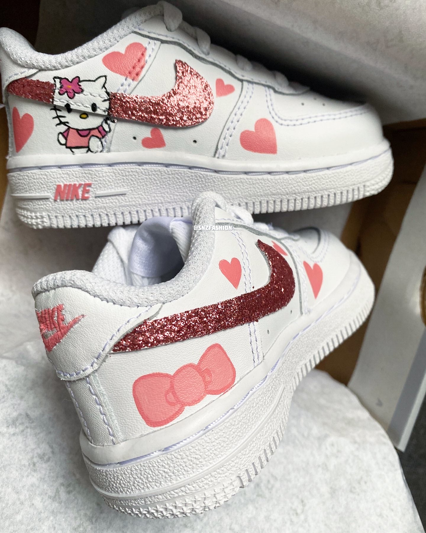 HELL0 KITTY BABY KIDS NIKE AIR FORCE 1 SNZ FASHION